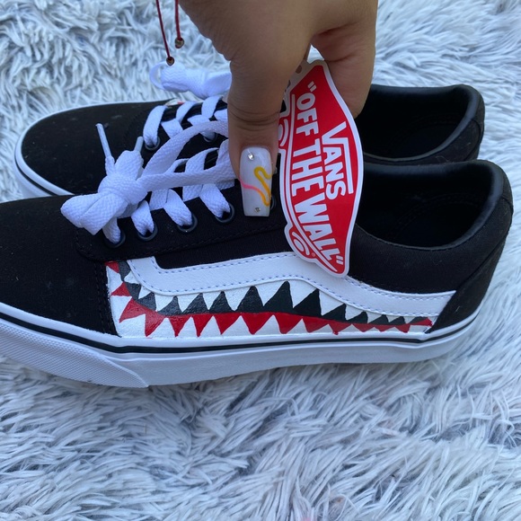Custom Vans - Picture 3 of 6